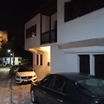 Hill 别墅 特里卡拉